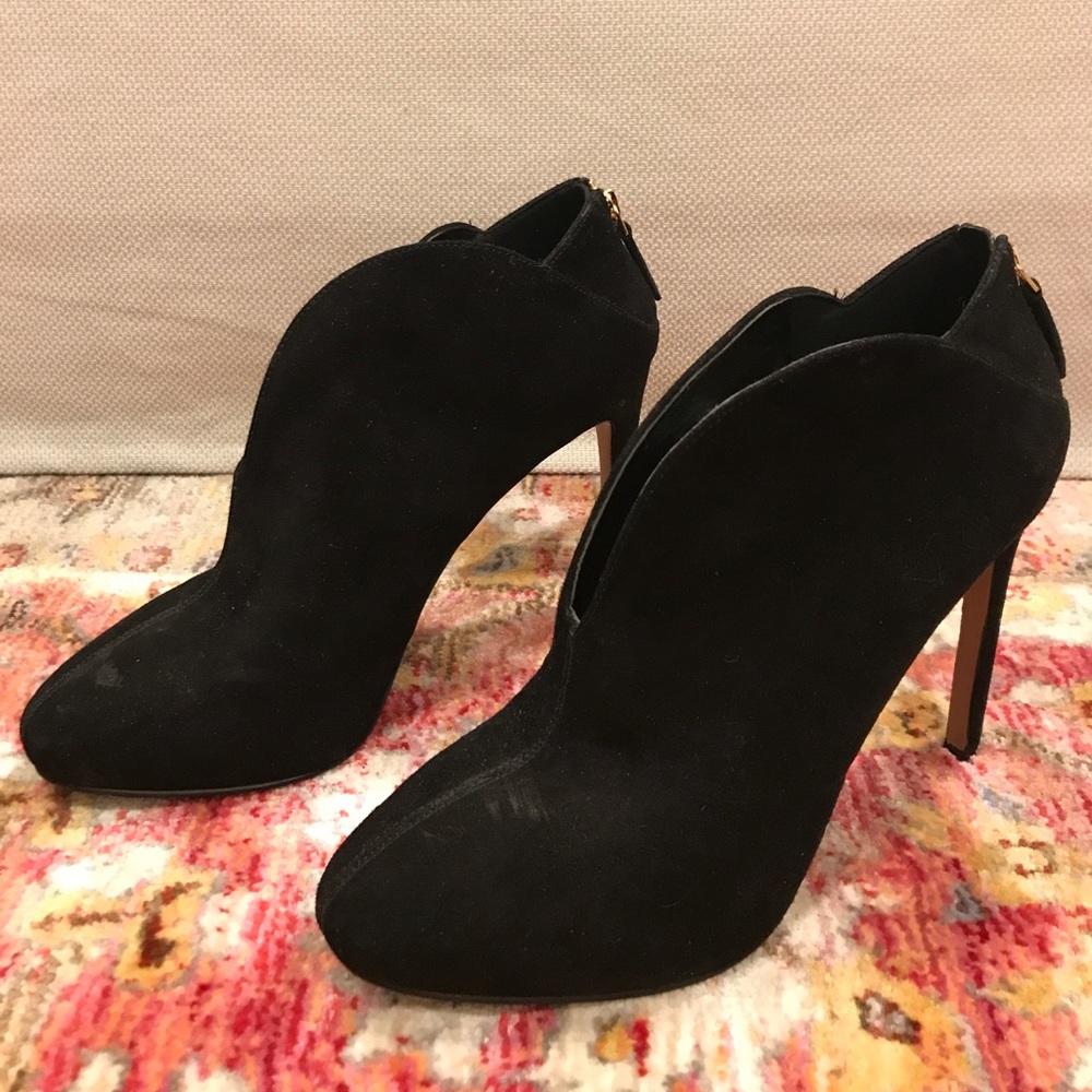 *NEW* never worn Nine West suede booties. So cute!